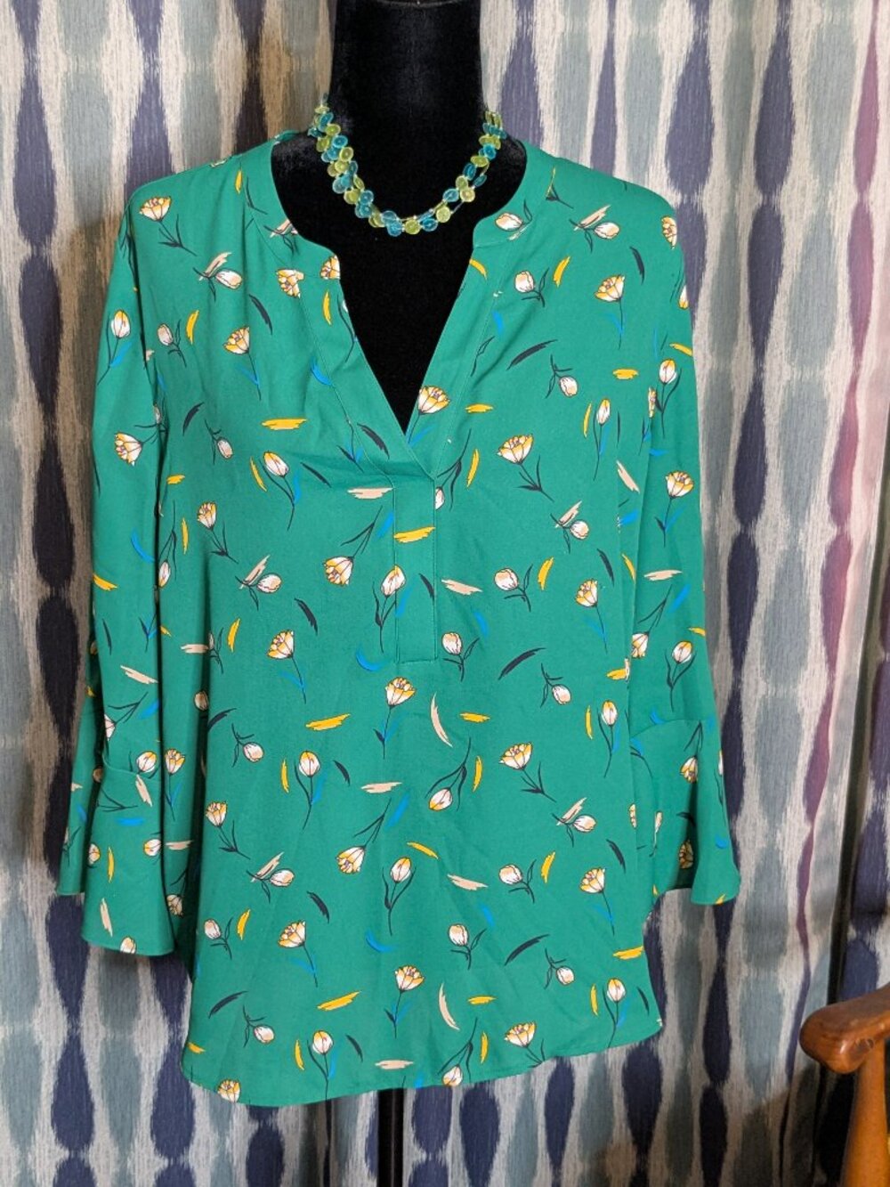 41 Hawthorn XL Green Floral Bell Sleeve Blouse Stitch Fix Top